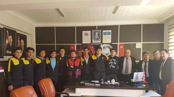 Bozyazı Anadolu Lisesinin Şampiyon Gençlerinden Müdürlüğümüze Ziyaret
