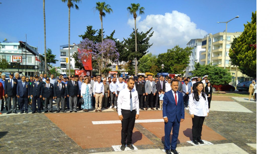 19 Mayıs Atatürk'ü Anma, Gençlik ve Spor Bayramı Çelenk Sunma Töreni Yapıldı.