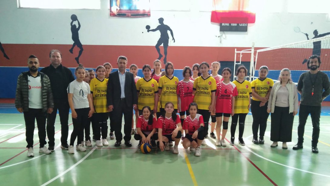 23 Nisan Ulusal Egemenlik ve Çocuk Bayramı Kapsamında Yıldız Kızlar Voleybol Turnuvası Maçları ile Başladı